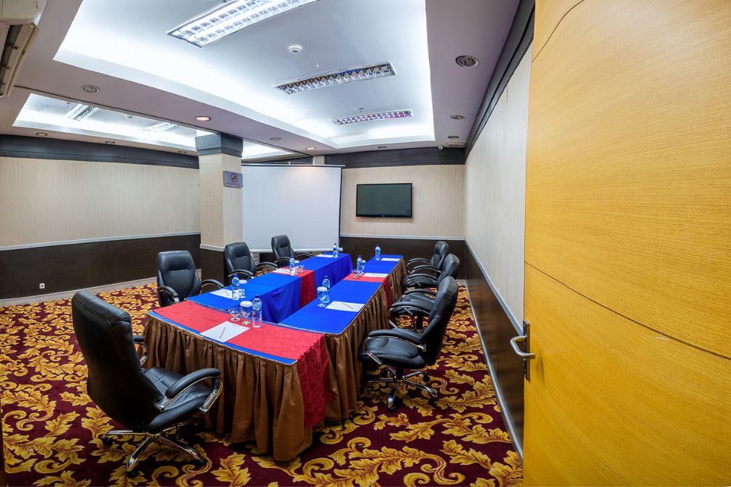 Executive Boardroom - 001