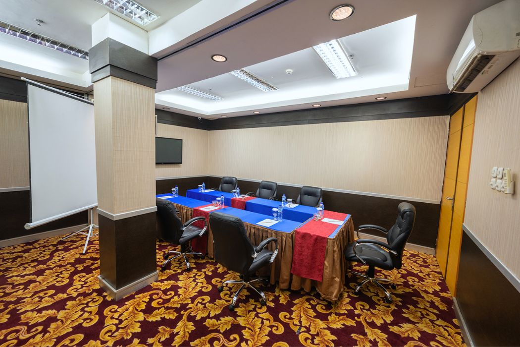 Executive Boardroom - 002